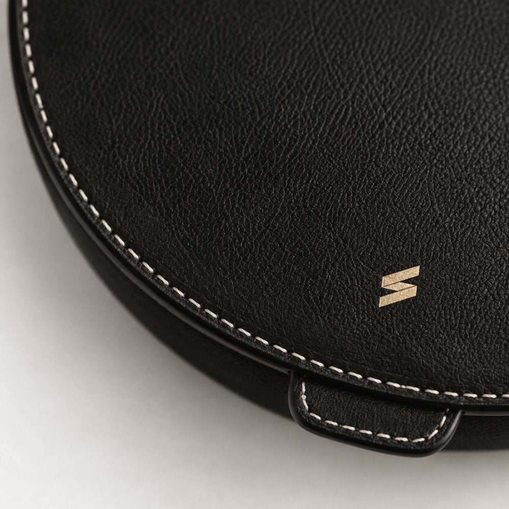 Detalle de la funda para AirPods Max